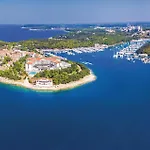 Gorgeous Stacaravan In With House Sea View 2* プーラ